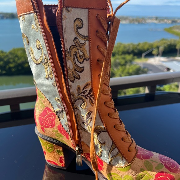 Gorgeous L’Artiste boots, worn once, size 38 = 8. Perfect condition. - Picture 14 of 16